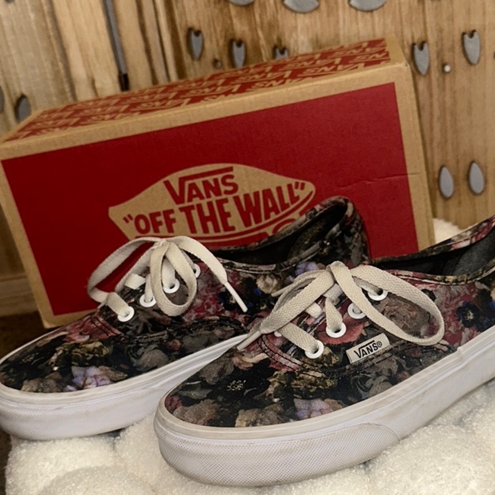 Vans Women's Black and Purple Floral Classic Lace-up Sneakers